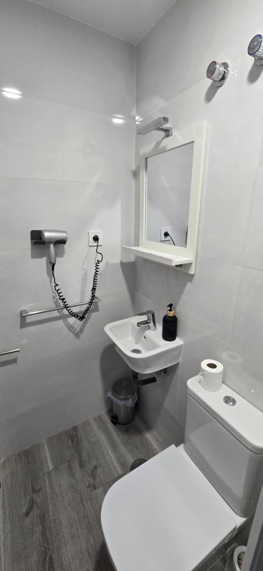 Habitaciones Universal Madrid Extérieur photo