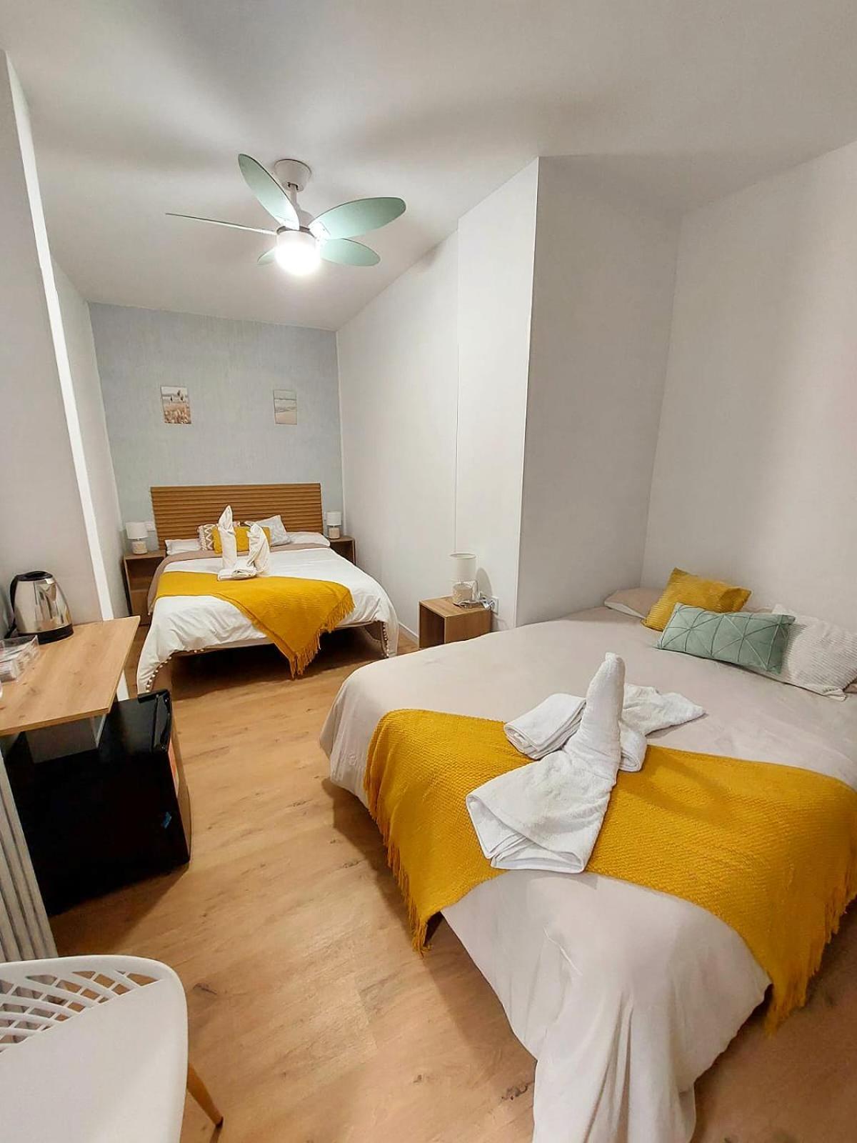 Habitaciones Universal Madrid Extérieur photo