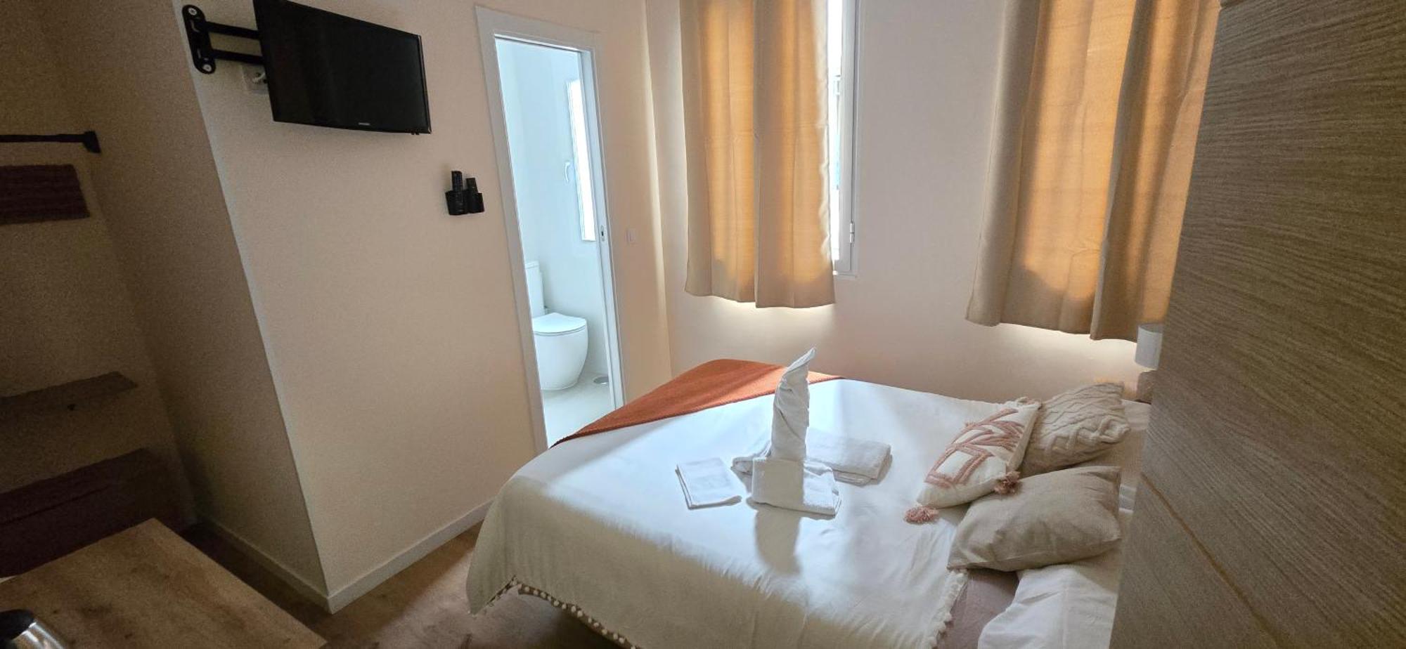 Habitaciones Universal Madrid Extérieur photo