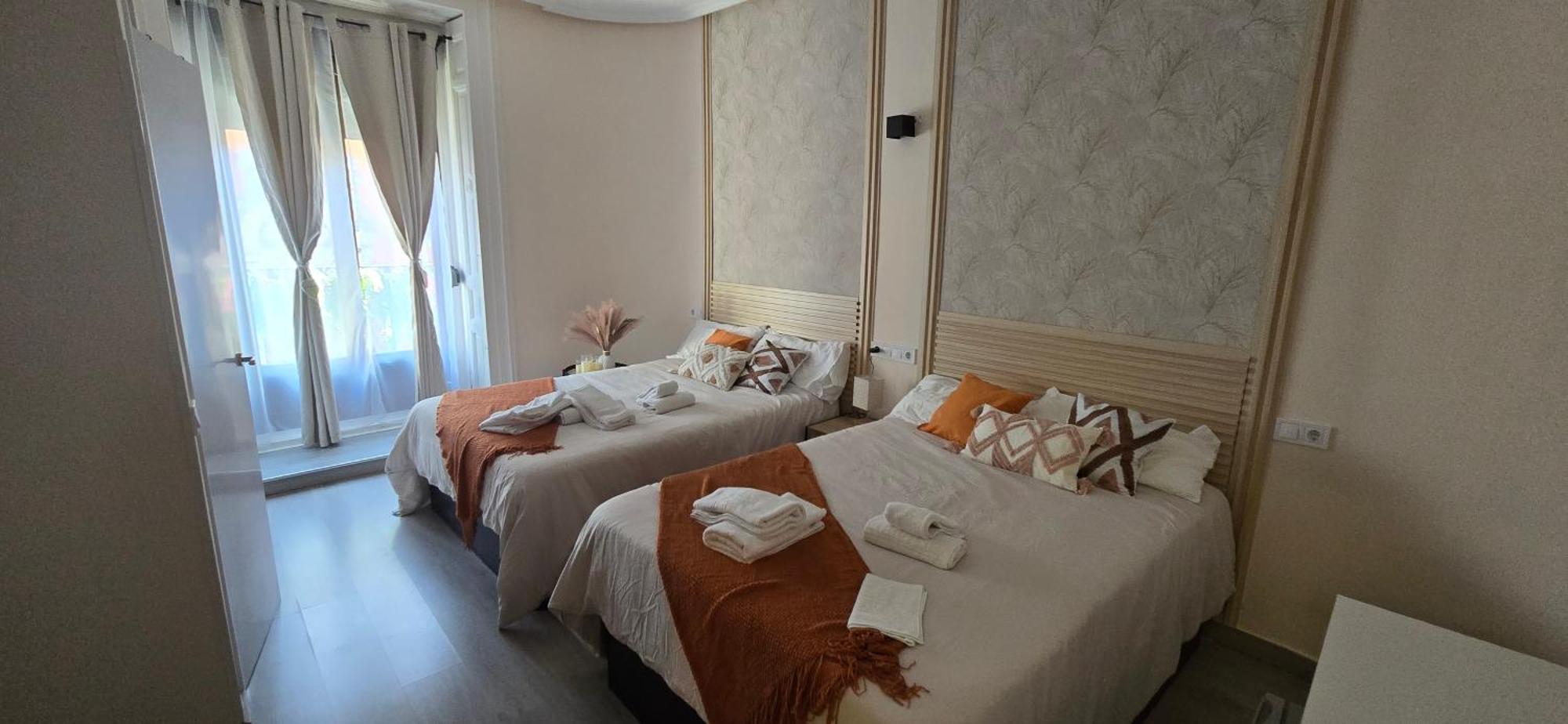 Habitaciones Universal Madrid Extérieur photo