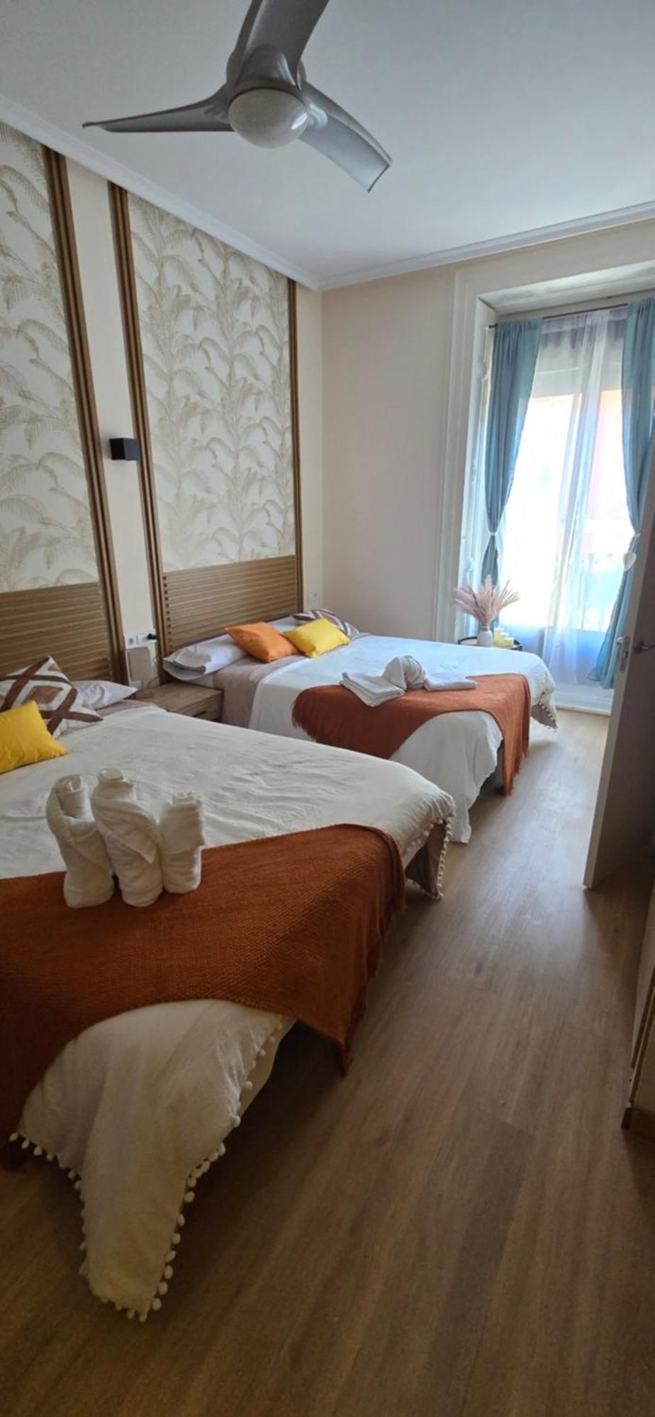 Habitaciones Universal Madrid Extérieur photo